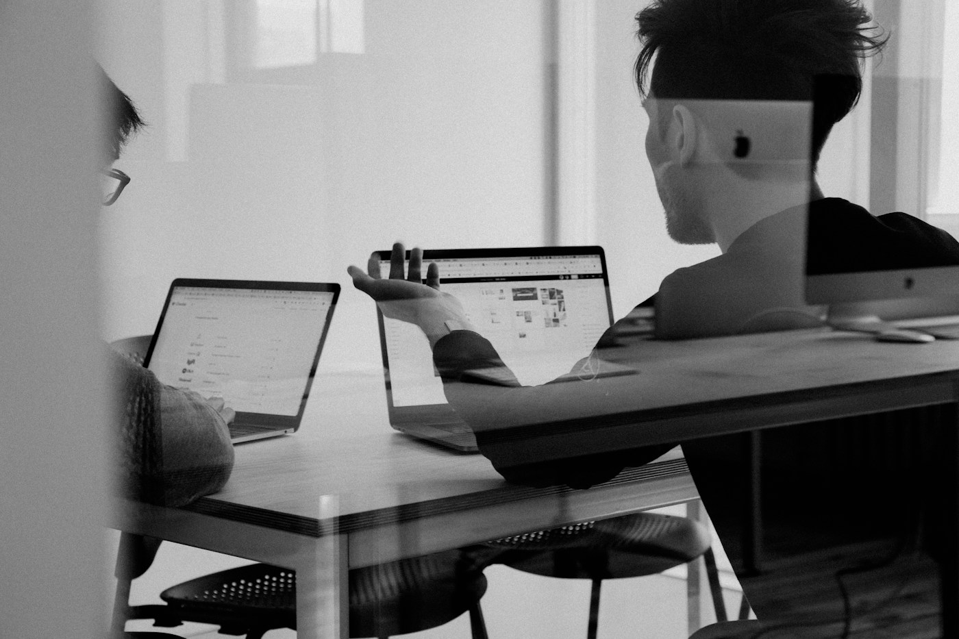 Business intelligence engineers discussing star schema